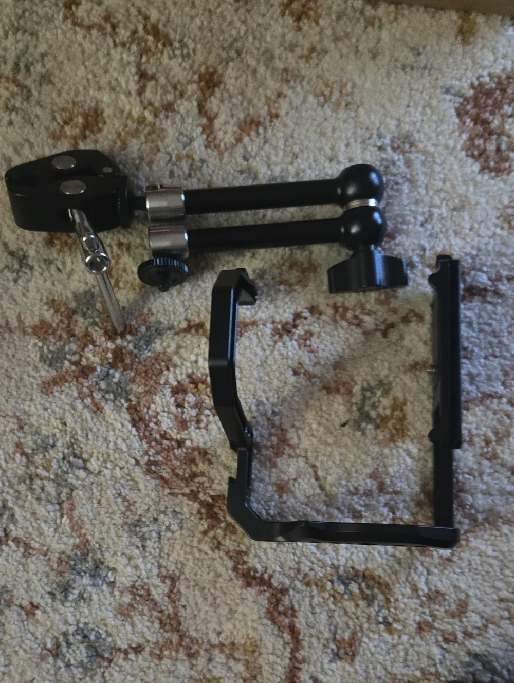 Universal Black Metal Phone/Camera Cage Mounting Bracket with Adjustable Arm